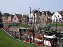 Blick &uuml;ber den Hafen mit Krabbenkutter